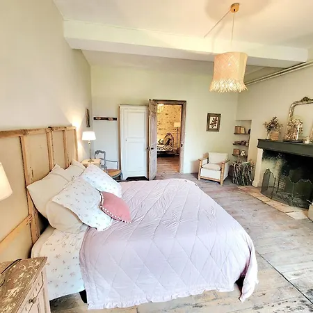 Bed & Breakfast Les Souris Dans Le Grenier Courpignac